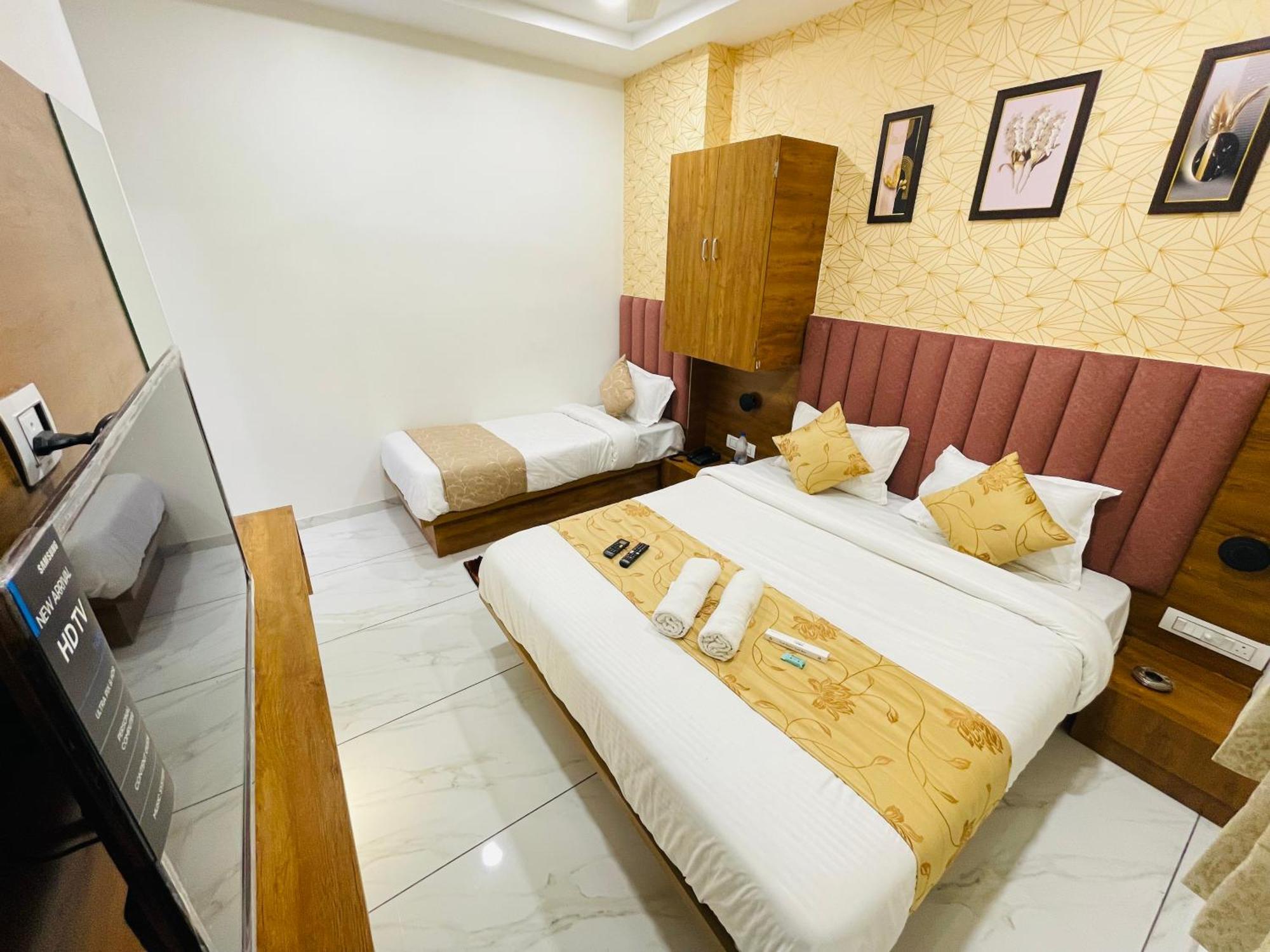 Hotel Avenue Sky Ahmedabad Exterior foto